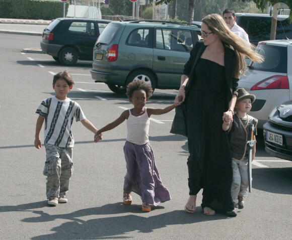 Angelina Jolie en famille en 2009 : une mère dévouée !