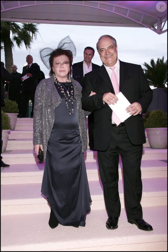 Régine est arrivé au bras de Bernard Lambert, directeur général de la SBM, pour fêter les 40 ans du Jimmy'z et ses deux fois 40 ans ! Le 4 juin 2010, à Monte-Carlo.