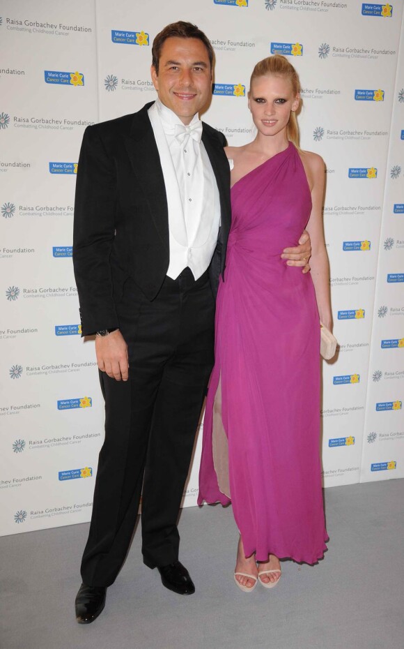 David Walliams et Lara Stone, à l'occasion du dîner de gala de la Raisa Gorbachev Foundation, au Stud House d'Hampton Court Palace, en Angleterre, le 5 juin 2010.