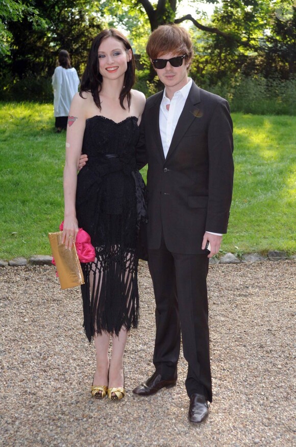 Sophie Ellis-Bextor et son mari Richard Jones, à l'occasion du dîner de gala de la Raisa Gorbachev Foundation, au Stud House d'Hampton Court Palace, en Angleterre, le 5 juin 2010.