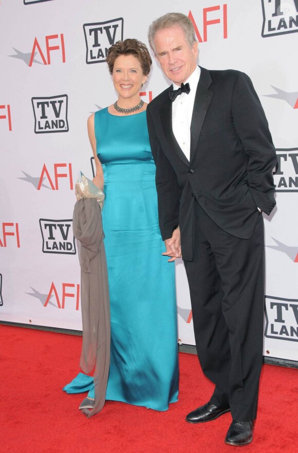 Annette Bening et Warren Beatty à l'occasion du 38e Annual Lifetime Achievement Award en l'honneur de Mike Nichols, au Sony Picture Studios de Culver City, à Los Angeles, le 10 juin 2010.