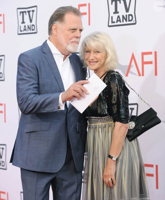 Taylor Hackford et Helen Mirren à l'occasion du 38e Annual Lifetime Achievement Award en l'honneur de Mike Nichols, au Sony Picture Studios de Culver City, à Los Angeles, le 10 juin 2010.