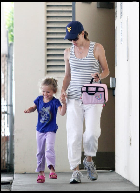 Jennifer Garner va chercher sa fille Violet Affleck à l'école Santa Monica le 10 juin 2010