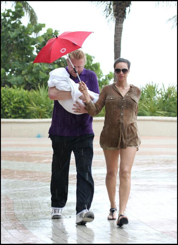 Boris Becker, son épouse Lilly et Amadeus ont été surpris par l'orage, à Miami.