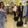 Penélope Cruz et Javier Bardem accompagné de sa mère Pilar Bardem arrivent à l'aéroport de Madrid le 24 mai 2010