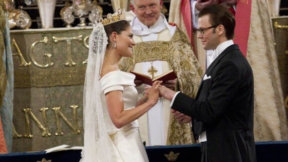 Mariage de Victoria de Suède et Daniel : De la cathédrale au palais, revivez leur périple émouvant et leur bonheur majestueux !