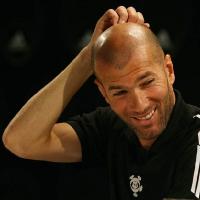 Les Bleus pour "l'honneur" : Bachelot fait pleurer les joueurs, Domenech n'a plus confiance, et Zidane s'emballe !