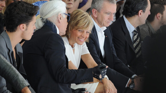 Jean Rochefort et sa fille, non loin de l'impitoyable Karl Lagerfeld, Arnaud Lemaire... ont assisté à un show débordant d'élégance !