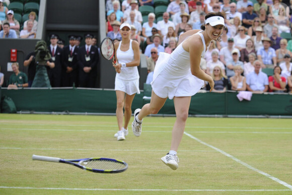 Anna Kournikova et Martina Hingis lors du match amical double féminin  à Wimbledon le 29 juin 2010