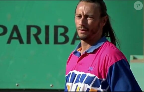 Pour Hello, premier single extrait de son album Smash à paraître en 2011, Martin Solveig a défié Bob Sinclar au tennis, aidé par Djokovic, pendant que Gaël Monfils lui volait sa belle brunette...