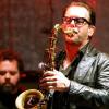 Kirk Pengilly, de INXS, épousera en octobre 2010 à l'ancienne championne du monde de surf Layne Baechley