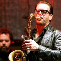 Kirk Pengilly, de INXS, va épouser sa surfeuse !