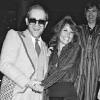 Raquel Welch et Elton John en 1976 à Paris