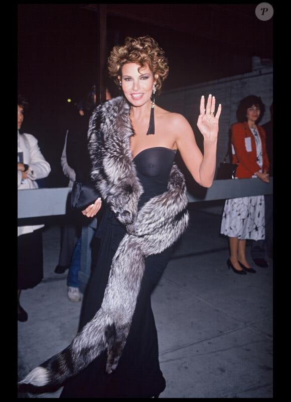 Raquel Welch lors d'une soirée hommage à Yves Montand, en 1988
