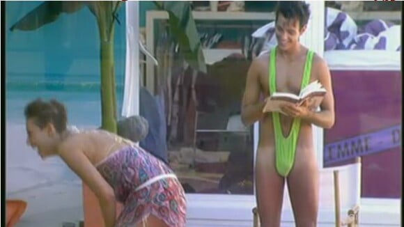 Jason a revêti le maillot de bain popularisé par le personnage de Borat, interprété par Sacha Baron Cohen.