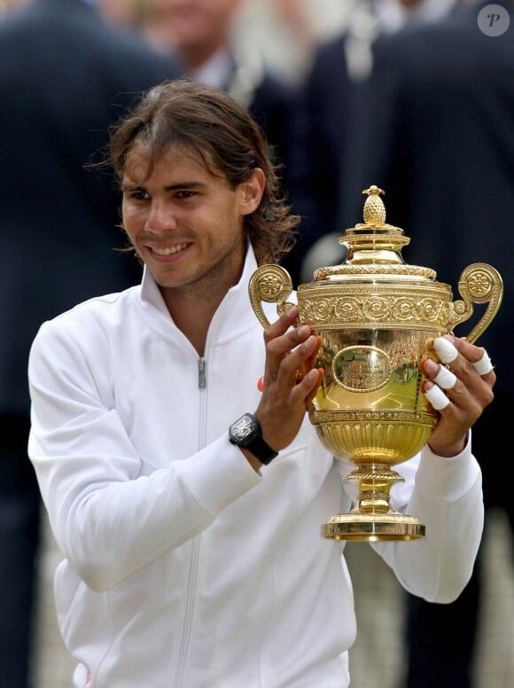 Rafael Nadal s'impose en finale de Wimbledon, face à Thomas Berdych, à Londres, le 4 juillet 2010.