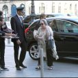 Kathy Bates arrive à l'hôtel Bristol à Paris le 6 juillet 2010 
