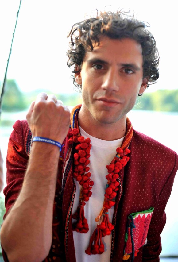 Les artistes et personnalités, à l'instar de Mika, continuent à se mobiliser pour la libération d'Hervé Ghesquière et Stéphane Taponier, enlevés en Afghanistan en décembre 2009