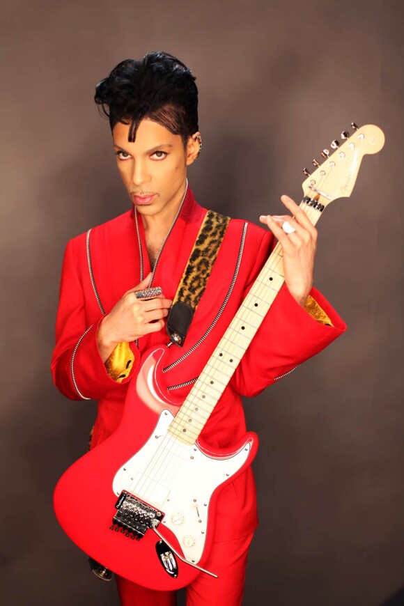 Prince, en pleine tournée estivale avec le retour de la diva Sheila E., clame son amour de la France et affirme vouloir s'y installer !