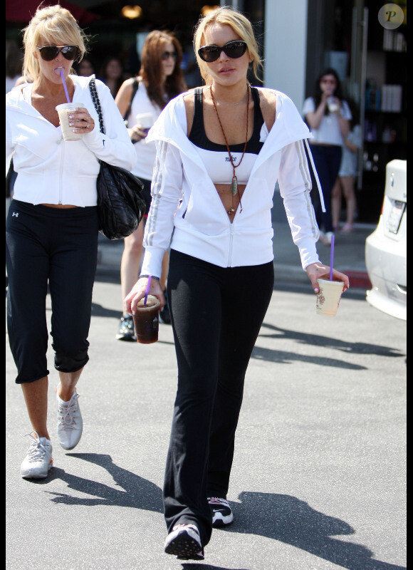 Samedi 10 juillet, Lindsay Lohan a passé la journée avec sa maman à Los Angeles.