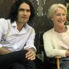 Russell Brand et Helen Mirren, sur le tournage du film Arthur, à New York, lundi 12 juillet.