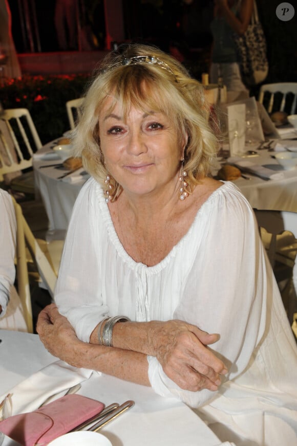 Mylène Demongeot lors de la soirée blanche aux Moulins de Ramatuelle le 4 juillet 2010