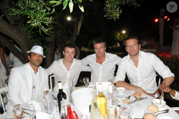 Jean-Pierre Martins, Thierry Frémont, Philippe Caroit et Samuel Le Bihan lors de la soirée blanche aux Moulins de Ramatuelle le 4 juillet 2010