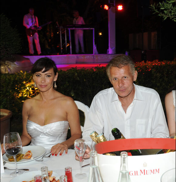 Mathilda May et Patrick Poivre d'Arvor lors de la soirée blanche aux  Moulins de Ramatuelle le 4 juillet 2010