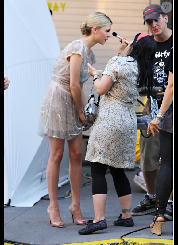 Clémence Poésy sur le tournage de Gossip Girl, le 15 juillet 2010 à New York