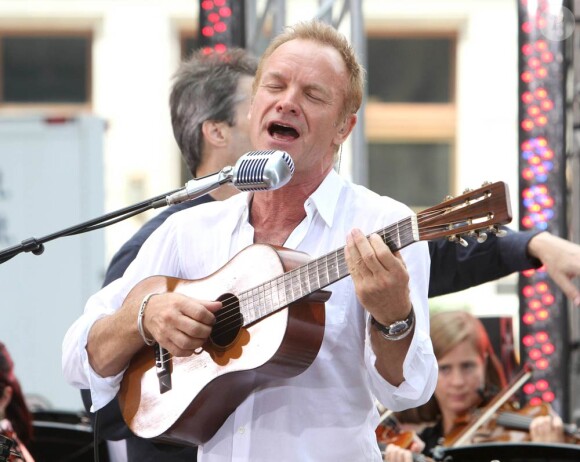 Sting, au coeur du volet nord-américain de sa tournée Symphonicities, présentait son concept lors du Early Show de CBS le 15 juillet.