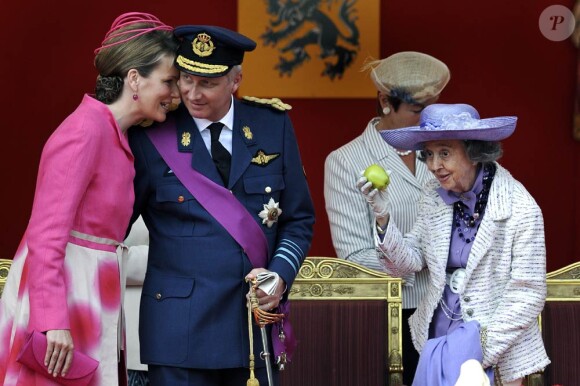 Le 21 juillet 2009, la reine Fabiola provoquait l'auteur de menaces de mort à son encontre... Pour les célébrations de la Fête nationale belge 2010, ses services de sécurité lui ont demandé de faire profil bas.