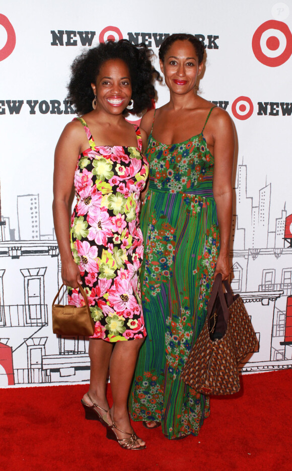 Les soeurs Rhonda et Tracee Ellis Ross lors de l'inauguration de la boutique Target à l'Est de Harlem le 20 juillet 2010 à New York