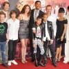 Will Smith et Dany Boon entouré de Jada Pinkett Smith, Jackie Chan, Willow et Jaden Smith, ainsi que les enfants de Dany, Noé et Medhi, lors de l'avant-première de Karate Kid à Paris le 25 juillet 2010