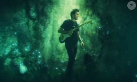Juanes dans le clip de Yerbatero, dévoilé en juillet 2010