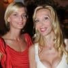 Sarah Marshall et sa mère Sylvie Elias lors de la soirée Monica Baccardi à l'Hôtel Byblos de Saint-Tropez le 27 juillet 2010