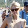 De passage à St-Tropez, Paris Hilton n'est pas passée inaperçue sur les plages de la Côte d'Azur !