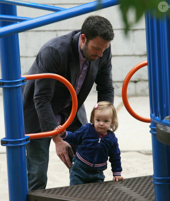 Jennifer Garner et Ben Affleck ont emmené leurs filles Violet et Seraphina au parc, le 31 juillet 2010