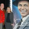 Frank Sinatra Jr., Nancy et Tina Sinatra, enfants du légendaire Frank Sinatra, présentent à Beverly Hills en décembre 2007, le timbre qu'Us Postal édite en hommage à leur père