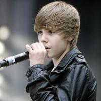 Justin Bieber : Regardez-le reprendre et déformer un tube... qui date de ses 2 ans !