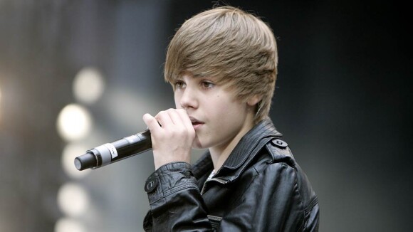 Justin Bieber : Regardez-le reprendre et déformer un tube... qui date de ses 2 ans !