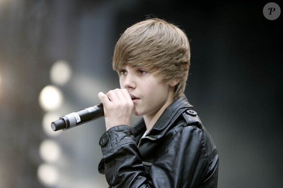 Justin Bieber reprend (massacre ?) le tube Lovefool des Cardigans, dans sa chanson Love me.