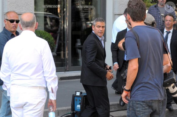 George Clooney et John Malkovich sont sur le tournage de la nouvelle pub Nespresso à Milan en Italie le 3 août 2010