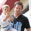 Mark Wahlberg va chercher son fils Michael au karaté (7 août 2010 à Los  Angeles)