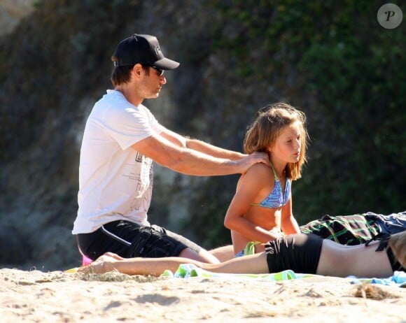 David Duchovny, anniversaire discret à la plage avec Tea Leoni et leur fille, le 7 août 2010