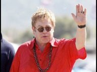 Elton John et son mari David Furnish : Look ethnique et bain de foule revigorant à Saint-Tropez !