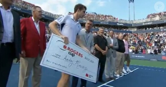Le 15 août 2010, Andy Murray a remporté à Toronto la Rogers Cup, aux dépens de Roger Federer. Mais le Suisse a un lot de consolation : il remonte au 2e rang mondial.