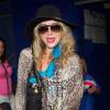 Lundi 16 août, Kesha se promène dans les rues de New York et arbore une dent en or... très discrète !