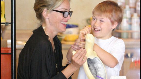 Sharon Stone : Avec son fils aîné, elle partage des instants joyeux mais l'éduque aussi !