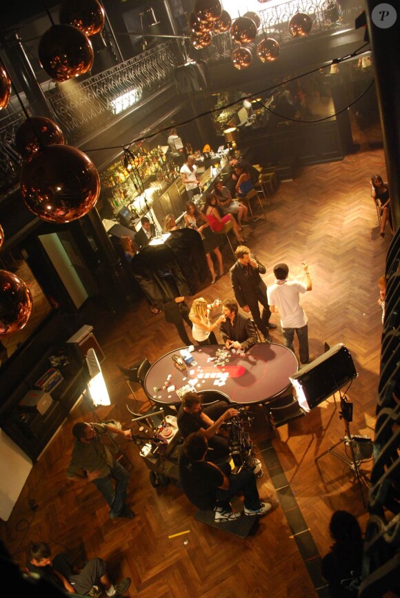 Patrick Fiori tournait dans la nuit du 26 au 27 juillet 2010 le clip de son nouveau single, Peut-être que peut-être, à Paris, sous la direction de Robert Laffont. Le résultat a été dévoilé un peu moins d'un mois plus tard.
