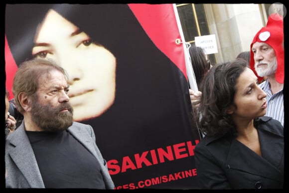 Marek Halter. Rassemblement à l'initiative de Ni Putes Ni Soumises sur l'esplanade des Droits de l'Homme au Trocadéro à Paris en soutien à Sakineh Mohammadi Ashtiani, le 28 août 2010